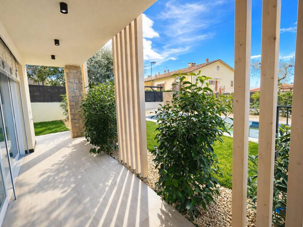 Appartamento a Torri del benaco in Viale Fratelli Lavanda, 3 - Foto 2