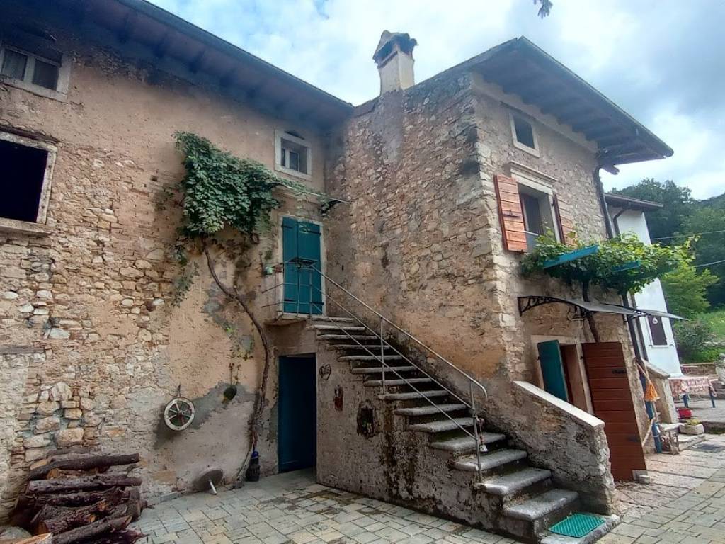 Rustico / casale a Caprino veronese in Località Porcino Fornase, 37 - Foto 2
