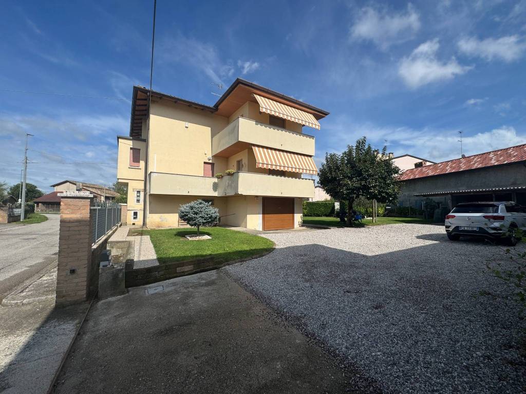 Villa a Latisana in Via Ronchis - Foto 2