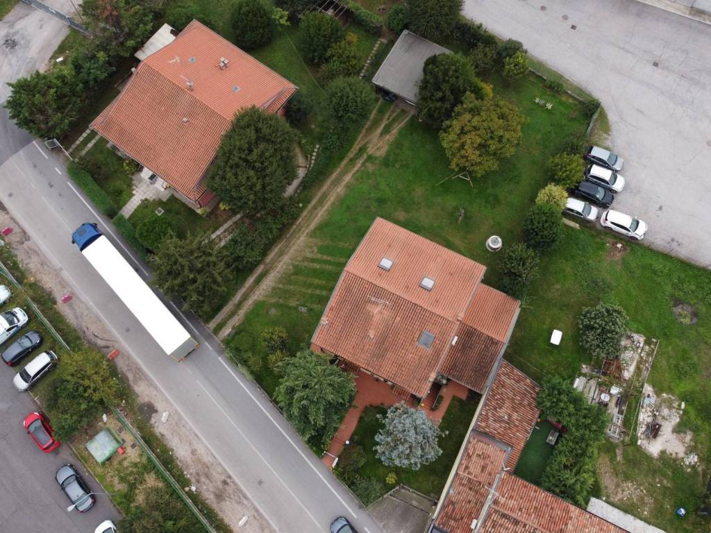 Villa a Verona in VIA MEZZACAMPAGNA, 19 - Foto 5
