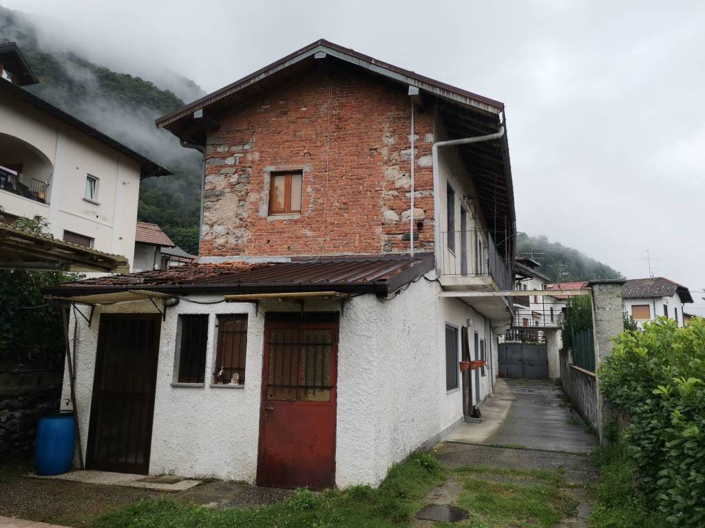 Appartamento a Cuveglio in Via Arcumeggia - Foto 2