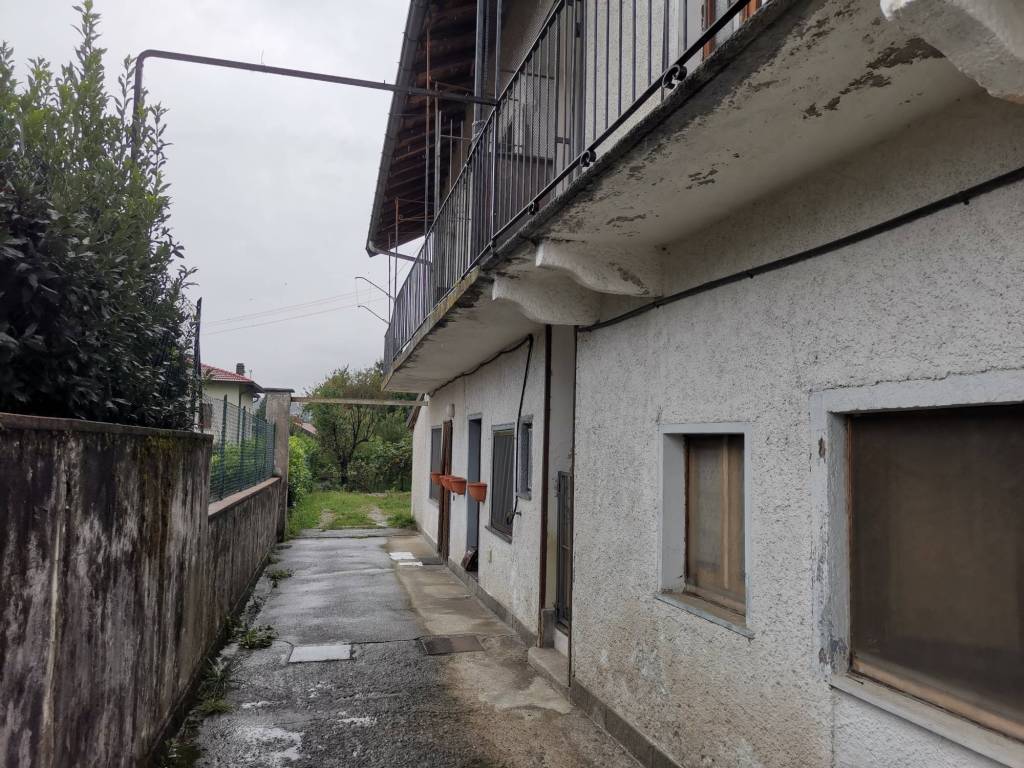 Appartamento a Cuveglio in Via Arcumeggia - Foto 3