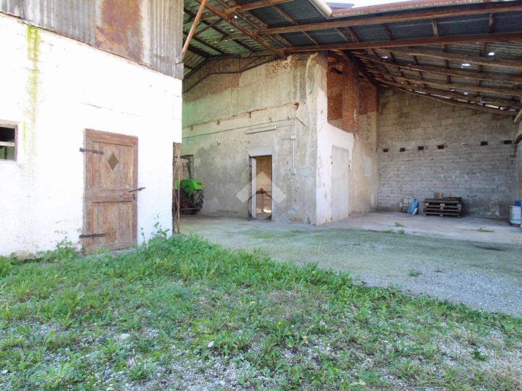 Rustico / casale a Pozzuolo del friuli in Via Lavariano, 28 - Foto 4