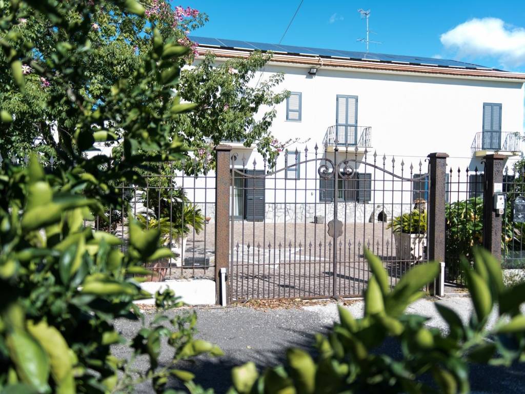 Villa a Somma vesuviana in Via S. Maria delle Grazie a Palmentole, 35 - Foto 2