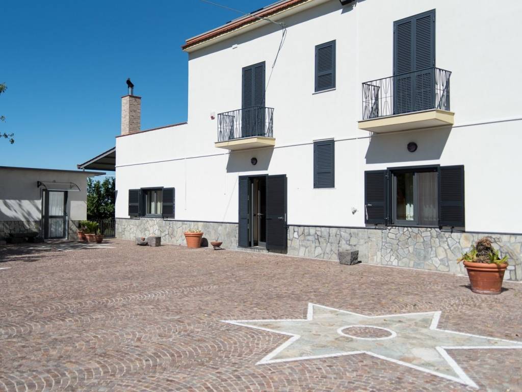 Villa a Somma vesuviana in Via S. Maria delle Grazie a Palmentole, 35 - Foto 3