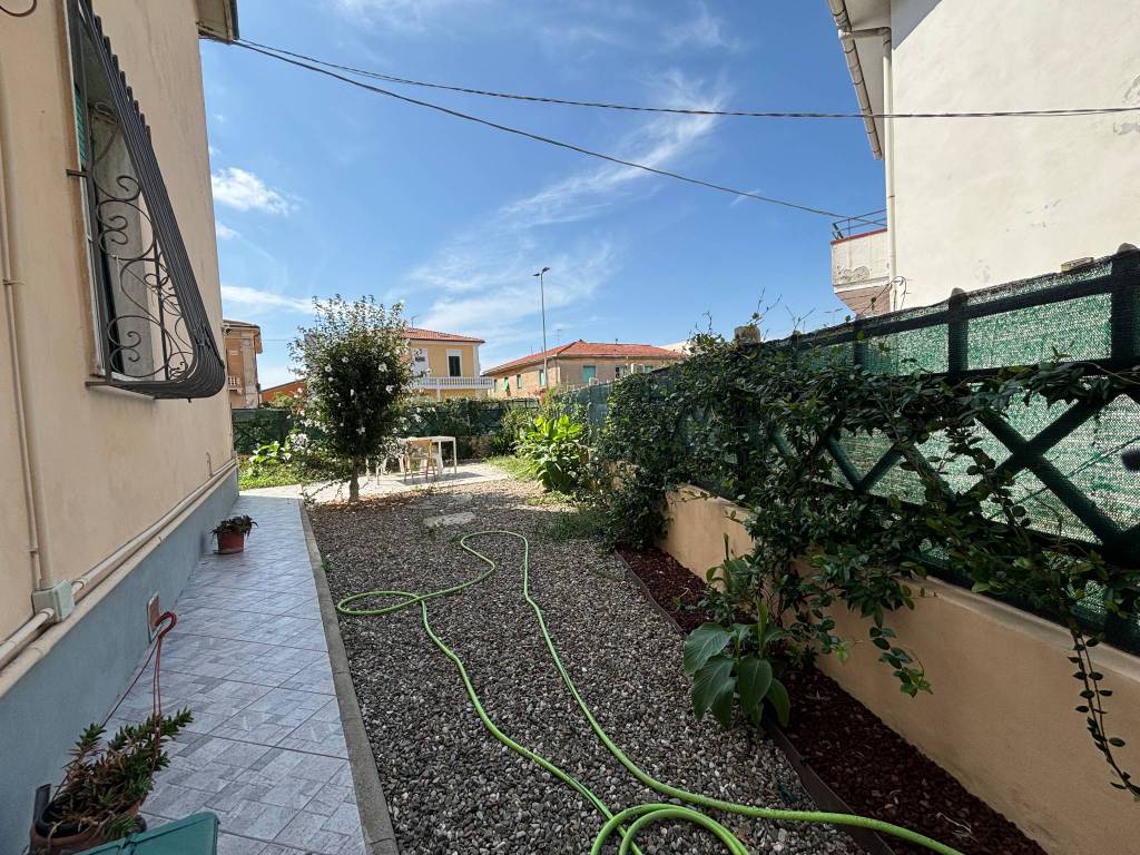 Appartamento a Livorno in Viale Francesco Petrarca, - Foto 2