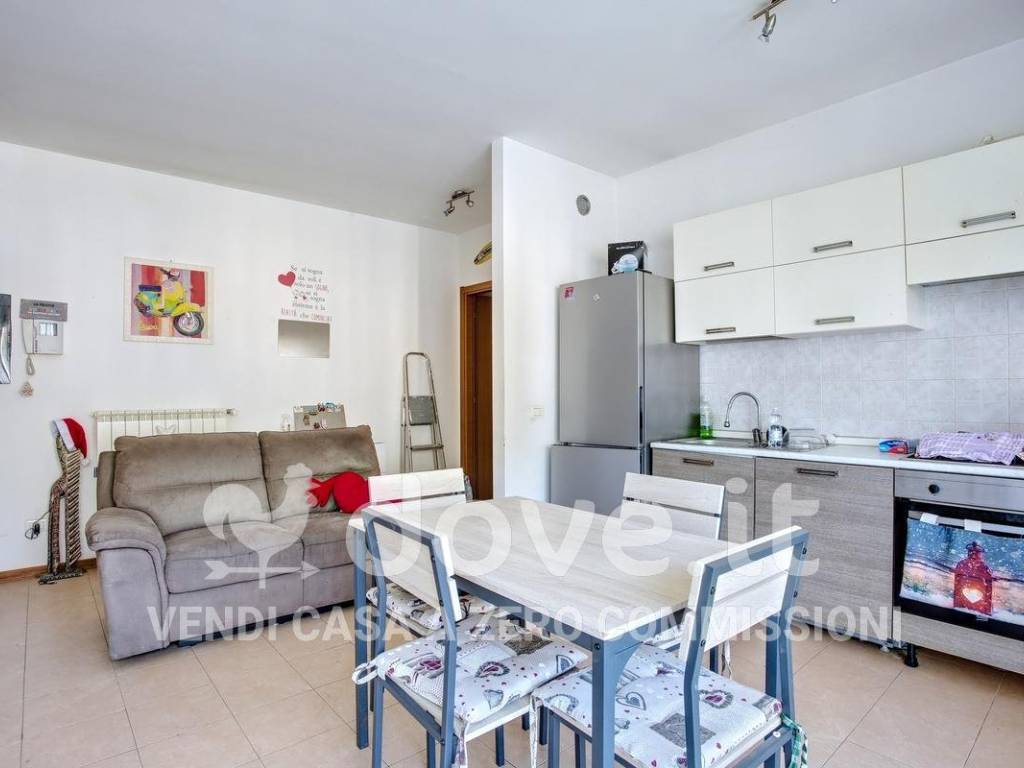 Appartamento a Luino in Via F. Turati, 106 - Foto 3