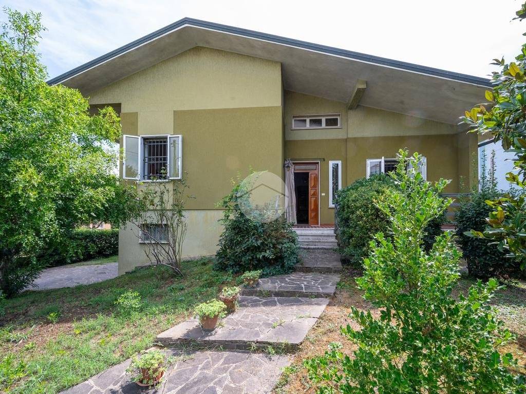Villa a Curtatone in Via Giulio Romano, 36 - Foto 2
