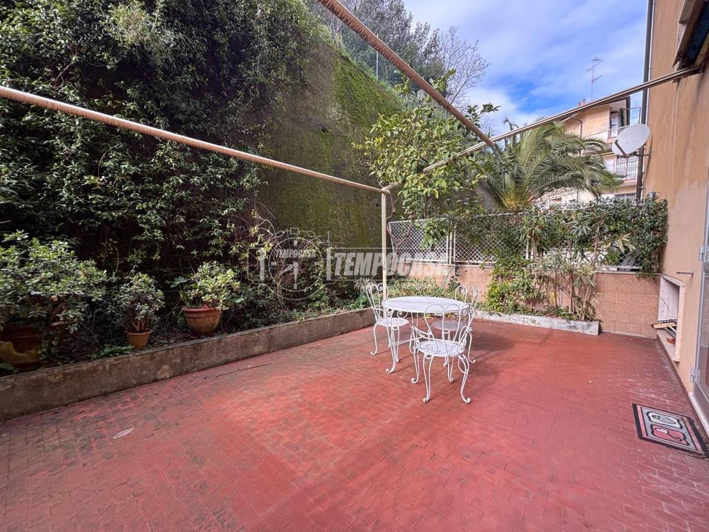 Appartamento a Varazze in Via Antonio Mombello 13 - Foto 2