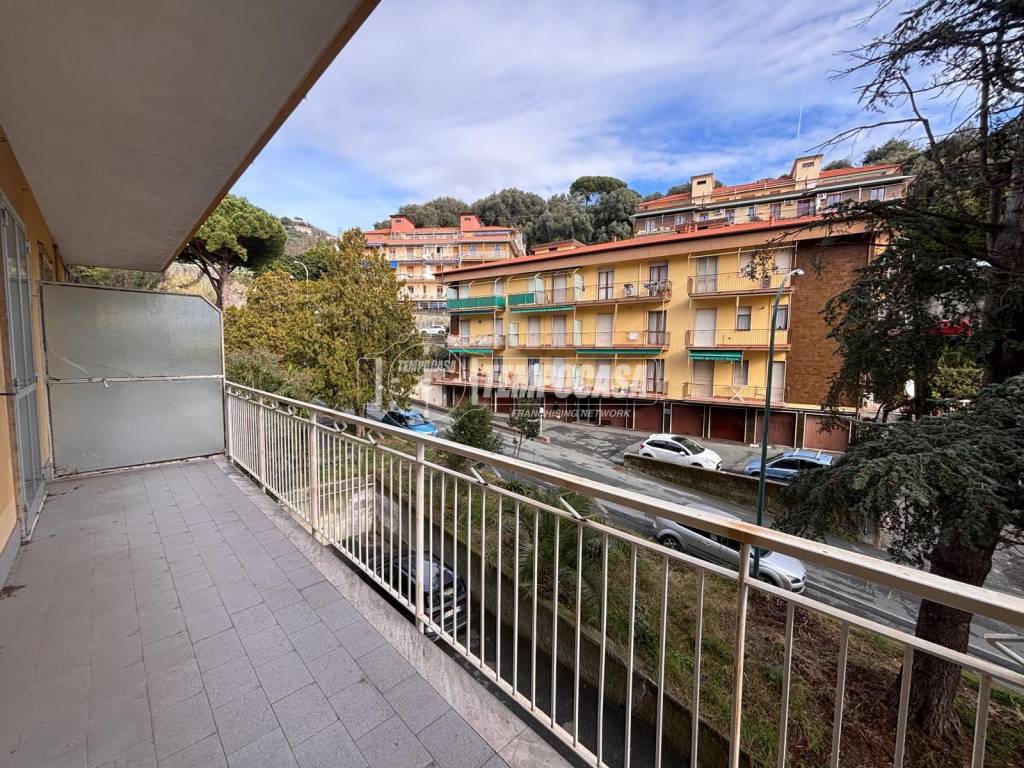 Appartamento a Varazze in Via Antonio Mombello 13 - Foto 4