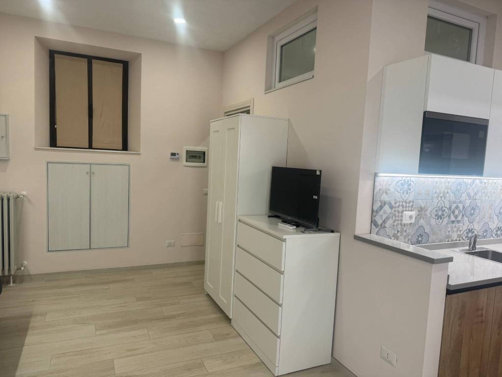 Appartamento a Gavirate in Via F. De Ambrosis - Foto 5