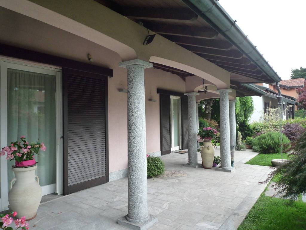 Villa a Brebbia in Via Camillo Benso di Cavour, 17 - Foto 4