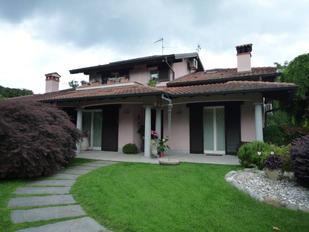 Villa a Brebbia in Via Camillo Benso di Cavour, 17 - Foto 5