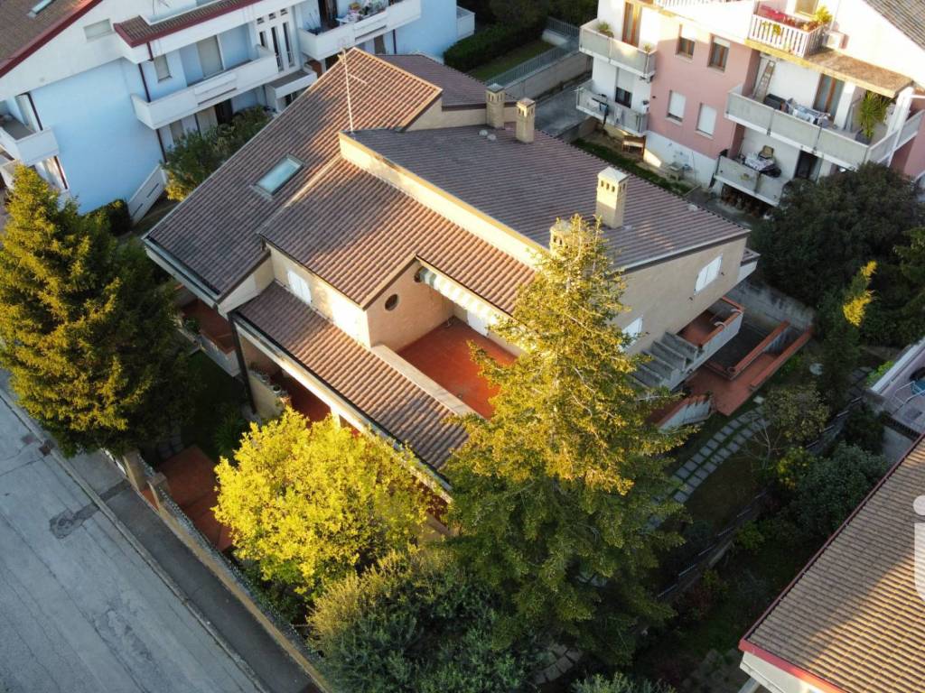 Villa a Civitanova marche in Via Ugo Bassi, 41 - Foto 2
