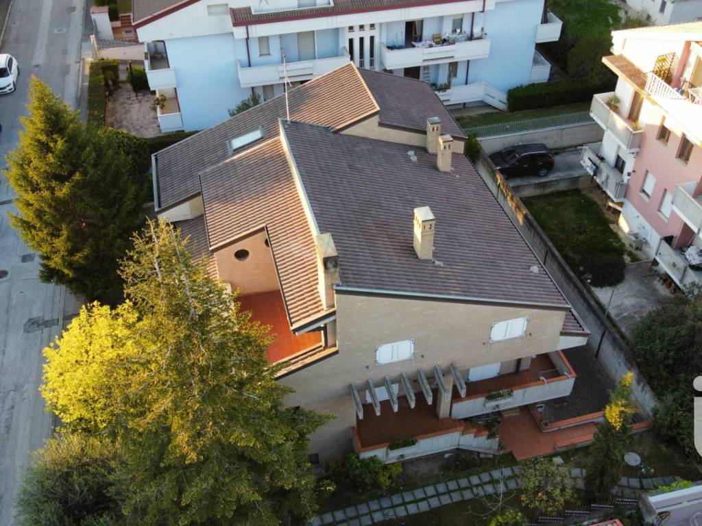 Villa a Civitanova marche in Via Ugo Bassi, 41 - Foto 3
