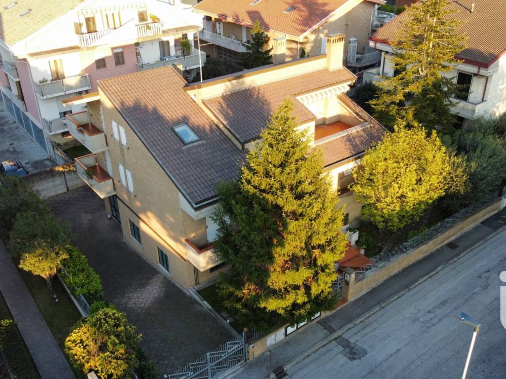 Villa a Civitanova marche in Via Ugo Bassi, 41 - Foto 4