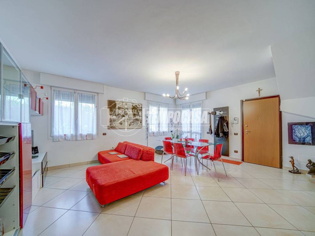 Villetta a schiera a Gazzada schianno in Via Dante Alighieri 33/E - Foto 2