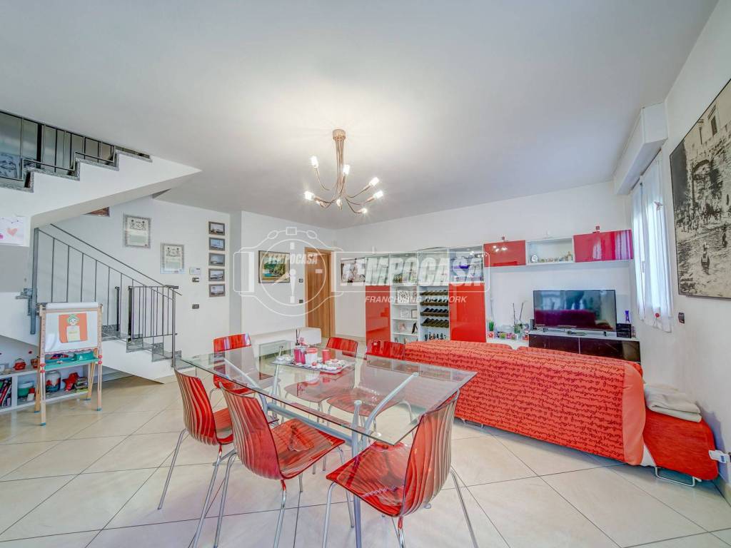 Villetta a schiera a Gazzada schianno in Via Dante Alighieri 33/E - Foto 3