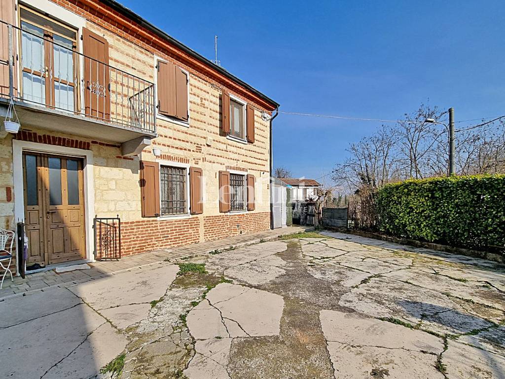 Villa a Casale monferrato in Strada Rolasco, 75 - Foto 2