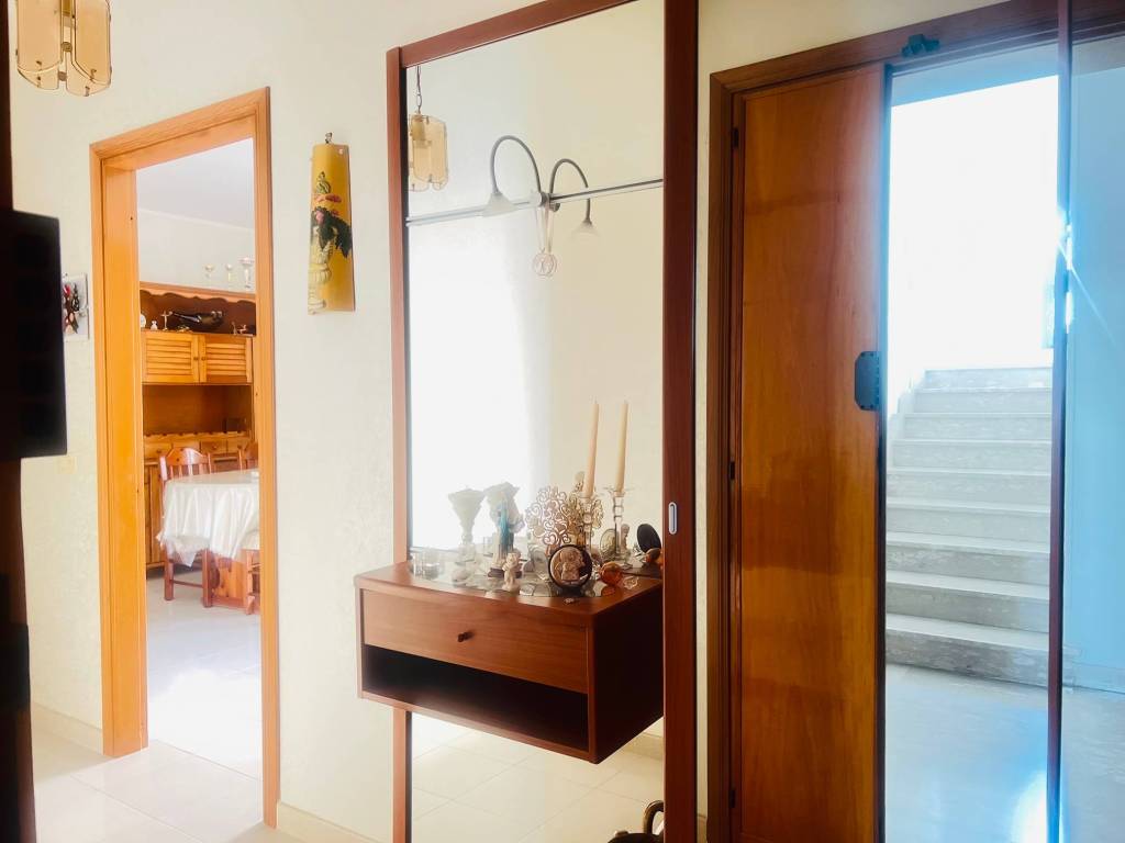 Appartamento a Ceglie messapica in Piazza Glicerio Campanella, 37 - Foto 2