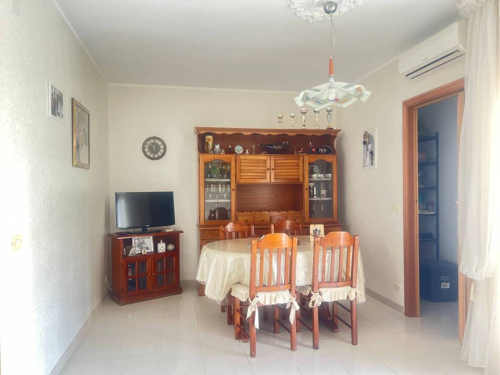 Appartamento a Ceglie messapica in Piazza Glicerio Campanella, 37 - Foto 3