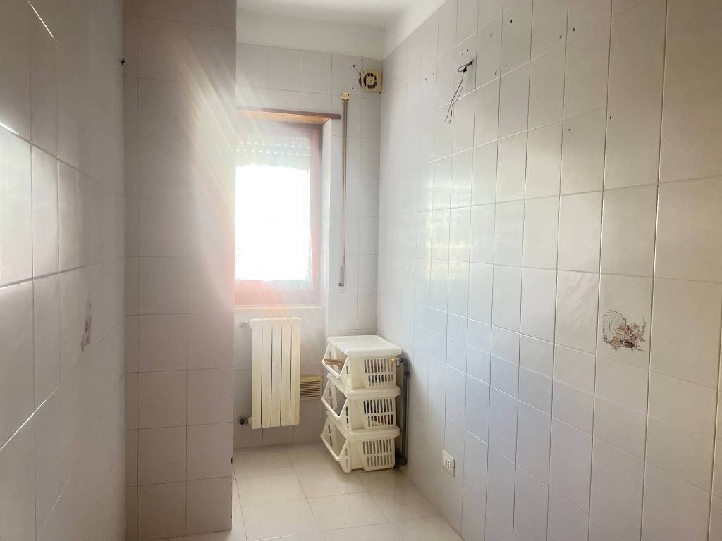 Appartamento a Ceglie messapica in Piazza Glicerio Campanella, 37 - Foto 5