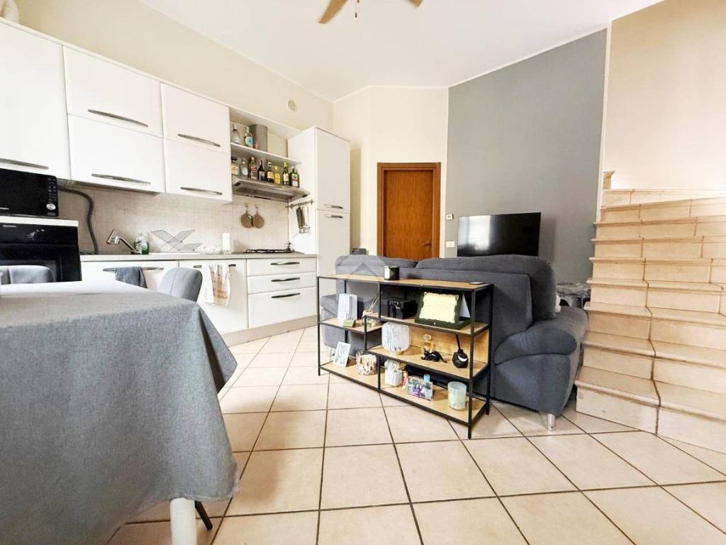 Appartamento a Cislago in Via C. B. Cavour, 190 - Foto 2