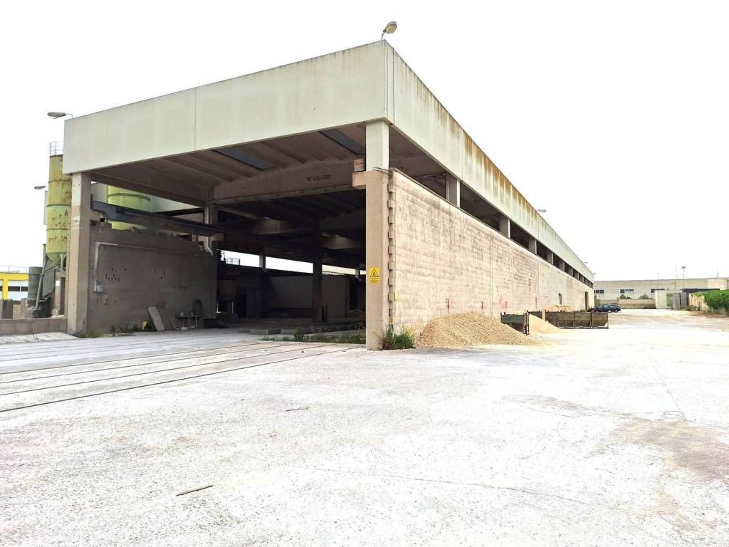 Immobile a Matino in Via Zona industriale, N. snc - Foto 4