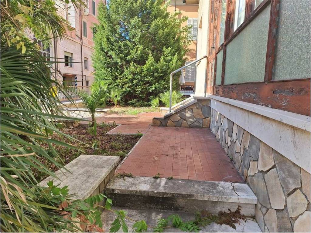 Villa a Montecatini-terme in Via Felice Cavallotti - Foto 2