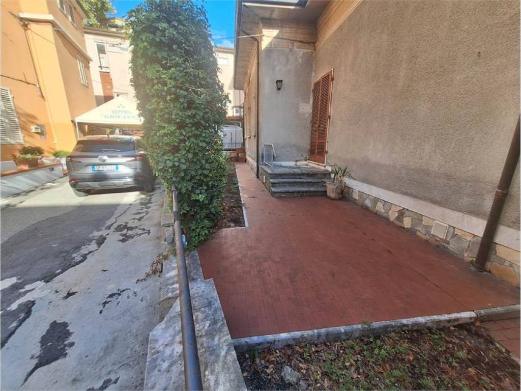 Villa a Montecatini-terme in Via Felice Cavallotti - Foto 5