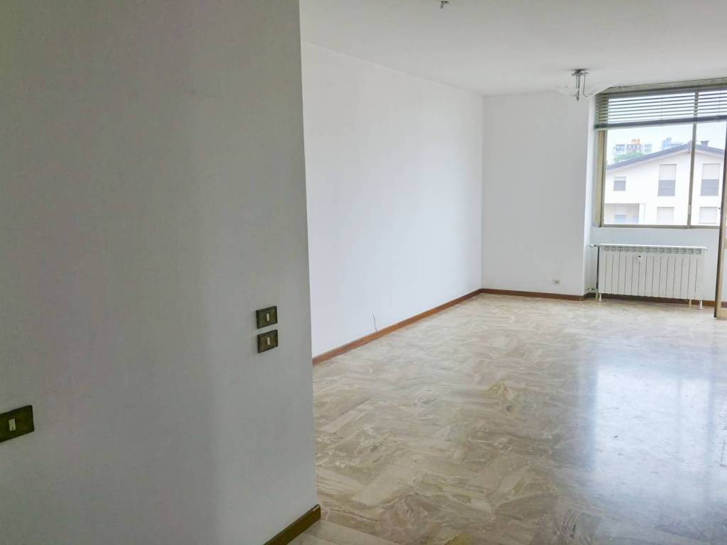 Appartamento a Carugo in Via Luigi Cadorna, 38 - Foto 4