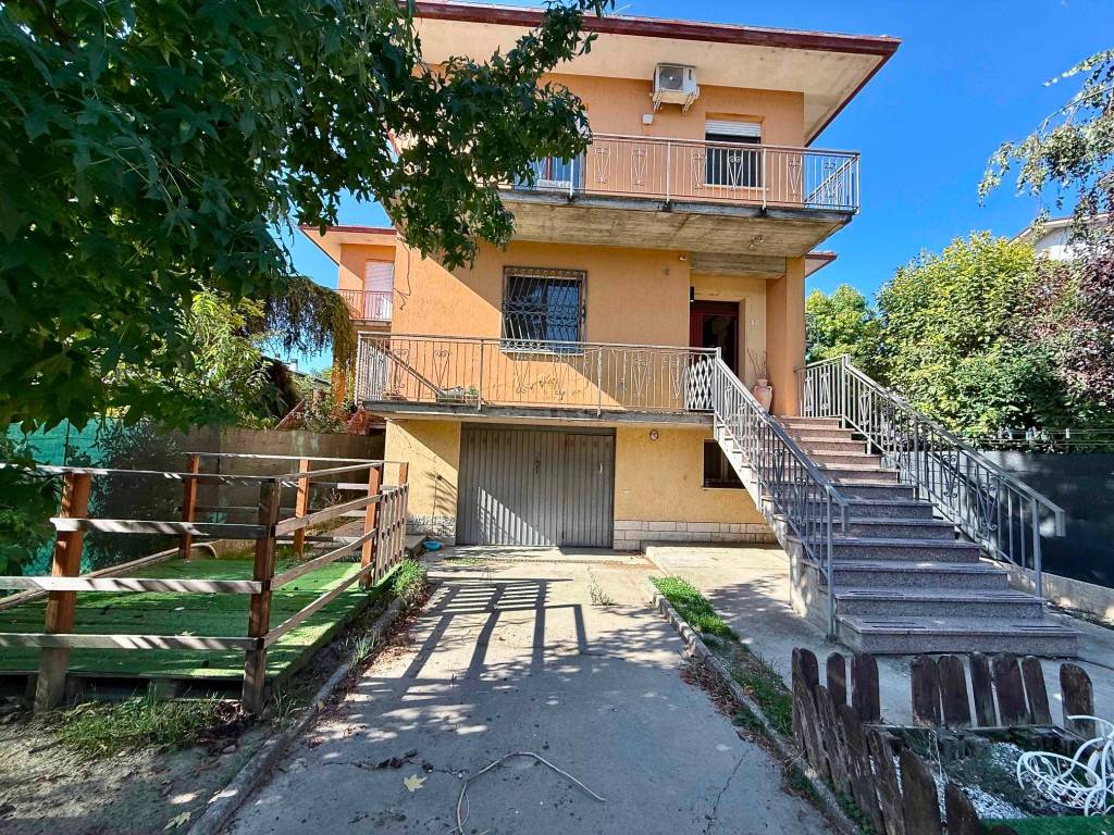 Villa a Alfonsine in Via Eumeo Costa, 7 - Foto 2