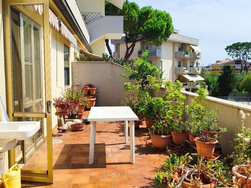 Appartamento a Roseto degli abruzzi in Via Francesco Marcacci, 10 - Foto 2