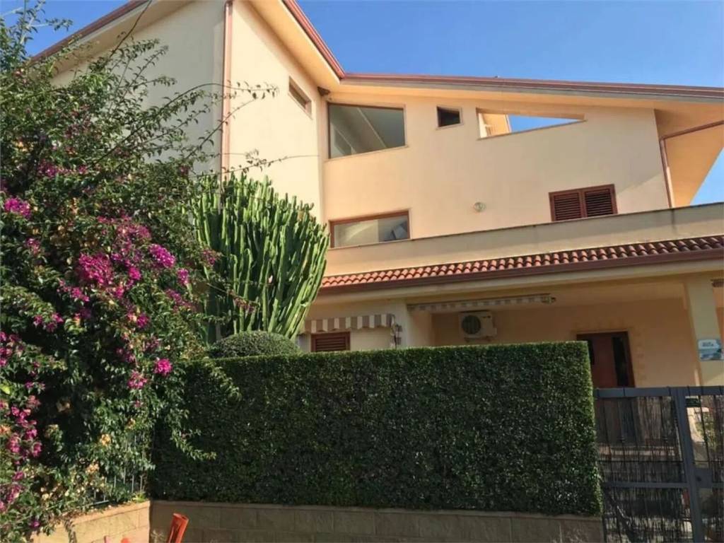 Villa a Siderno in Strada Statale 106 Jonica S.N.C. - Foto 2