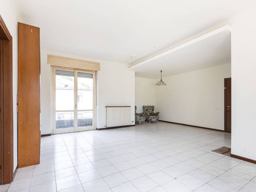 Appartamento a Carugo in Via Alessandro Volta - Foto 4
