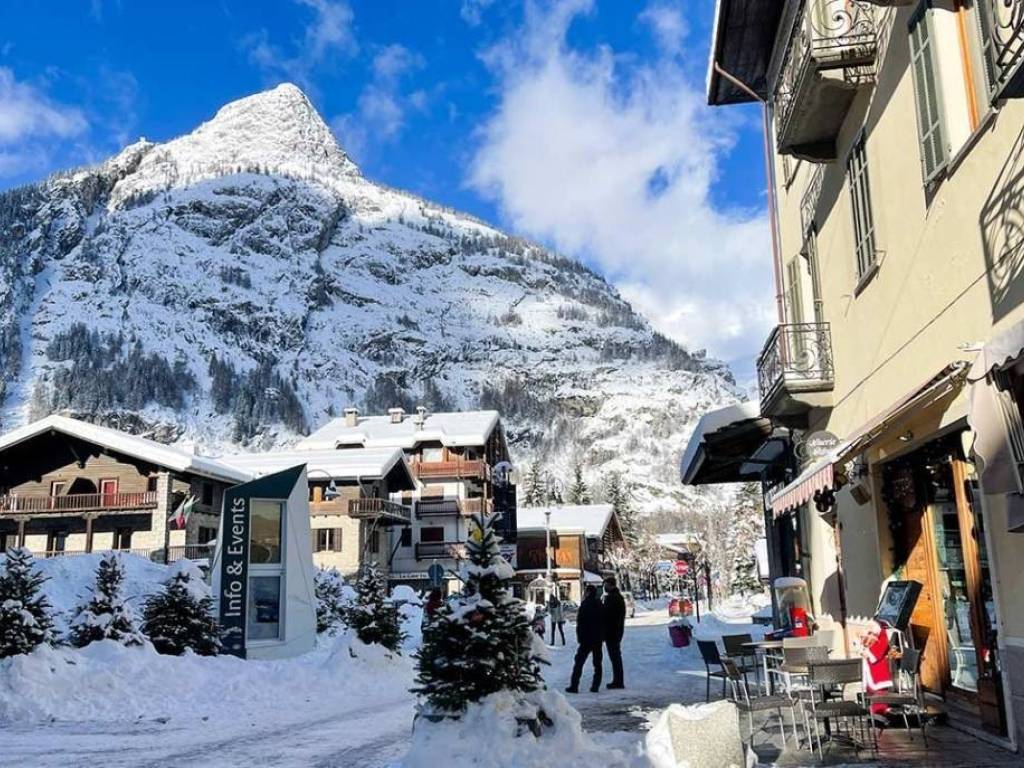 Appartamento a Courmayeur in Via Mario Puchoz - Foto 2