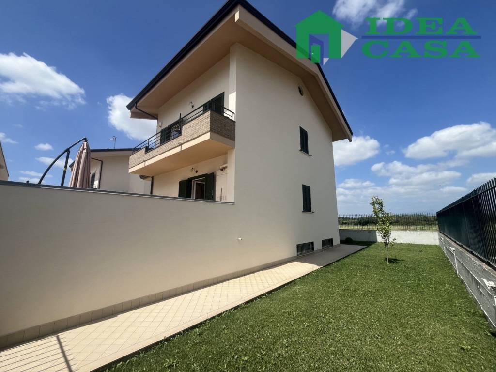 Villa a Vitulazio in Via Luciani, 25 - Foto 2