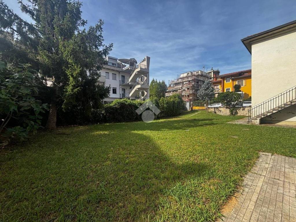 Villa a Montecatini-terme in Via Puglie, 46 - Foto 3