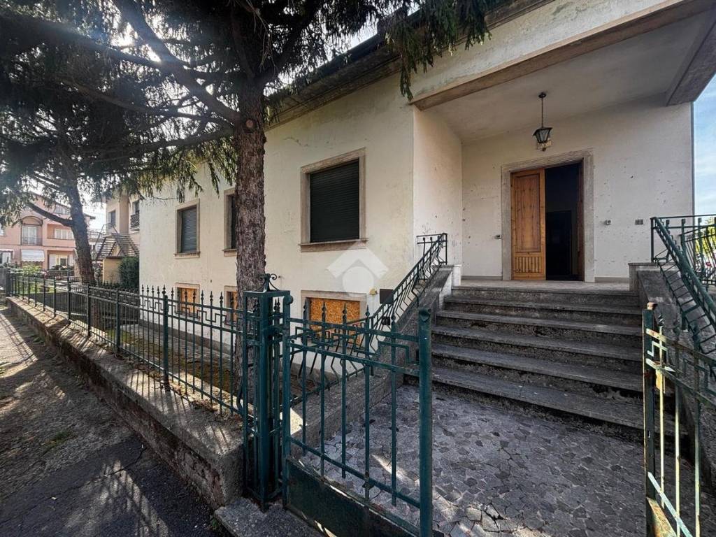 Villa a Montecatini-terme in Via Puglie, 46 - Foto 4