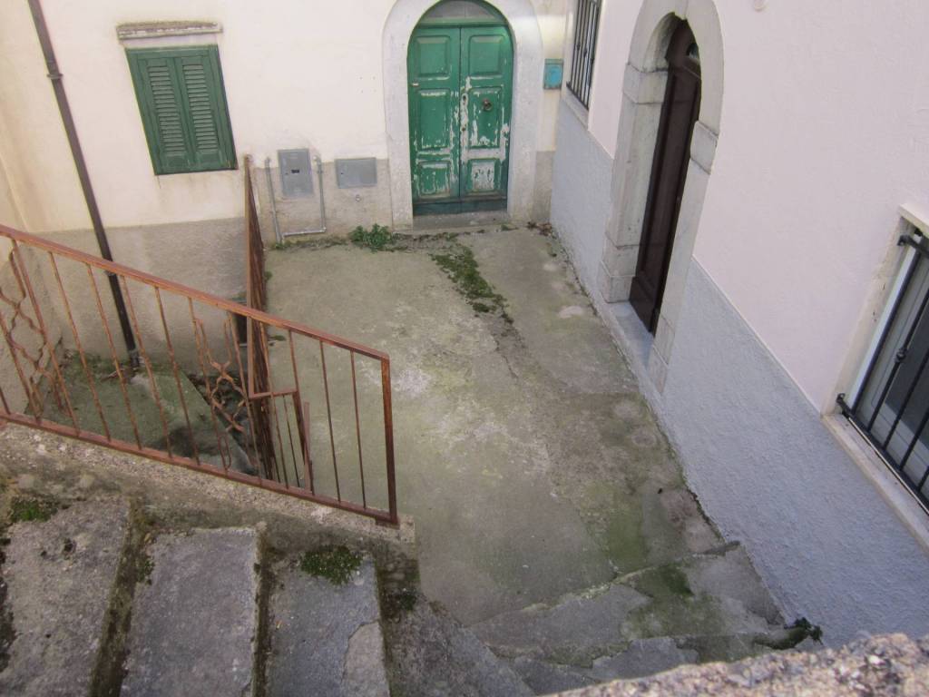 Casa indipendente a Agnone in VIA GUALTERIO, 44 - Foto 2