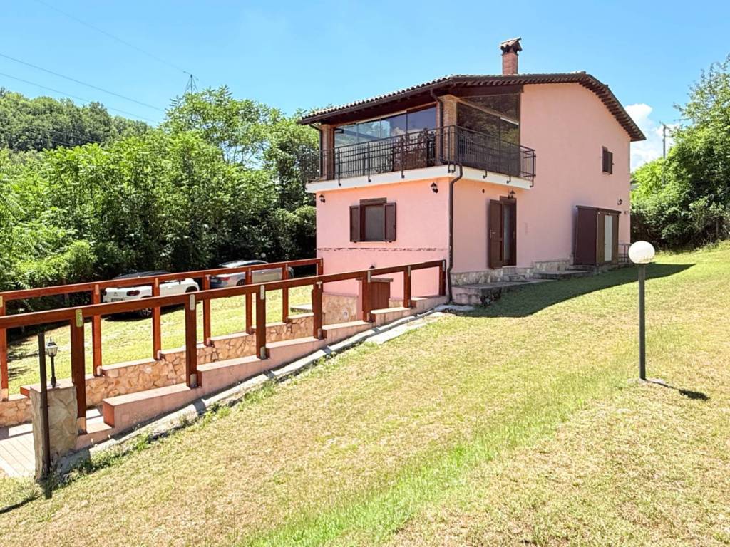 Villa a Rieti in Via Gaetano Turilli, 11 - Foto 2