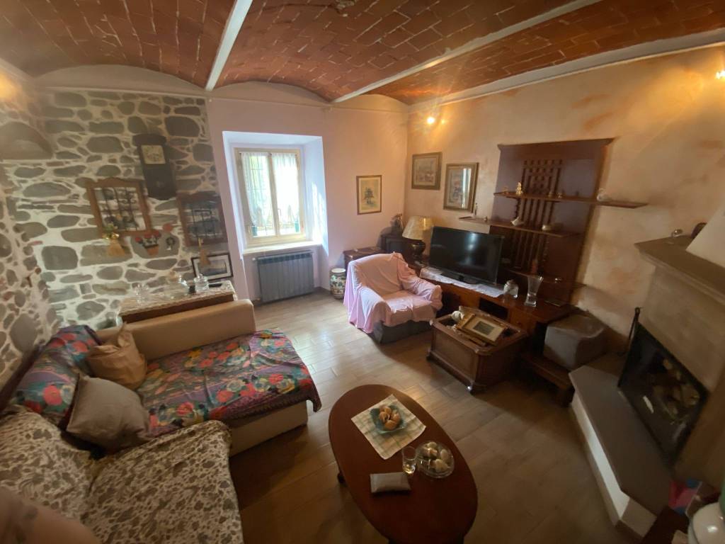 Casa indipendente a Vernio in Via Bolognese, 101 - Foto 2