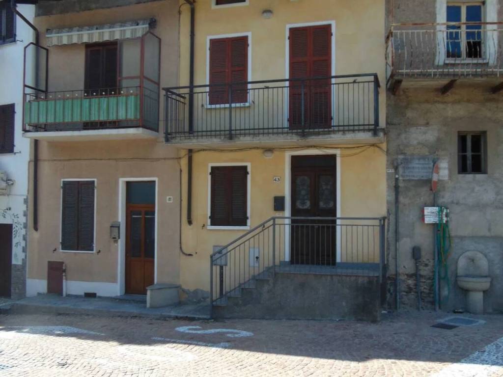 Appartamento a Luino in Via Martiri, 43 - Foto 2