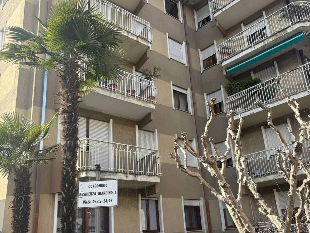 Appartamento a Luino in Viale Dante Alighieri, 24 - Foto 2