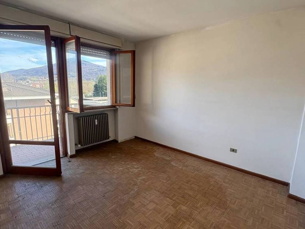 Appartamento a Luino in Viale Dante Alighieri, 24 - Foto 4