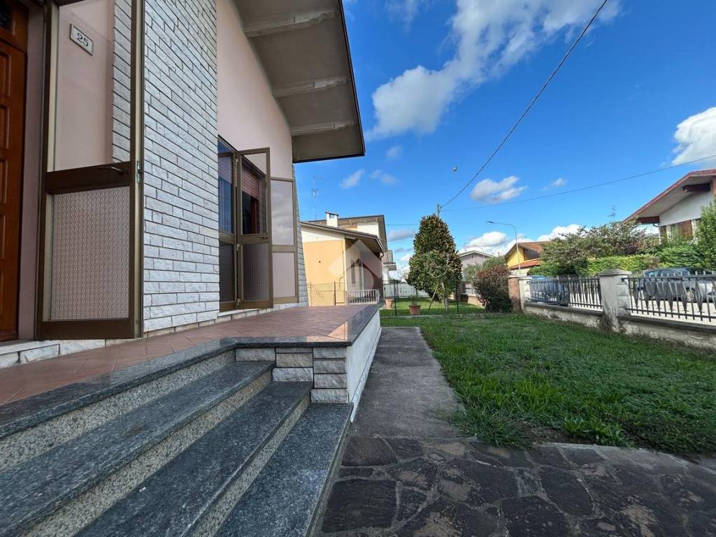 Villa a Suzzara in Via Concetto Marchesi, 25 - Foto 4