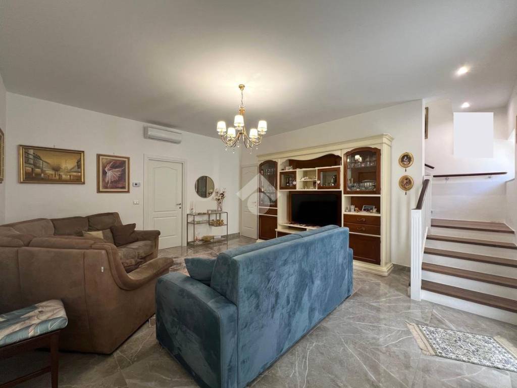 Casa indipendente a Barletta in Via Giambattista Calo' - Foto 4