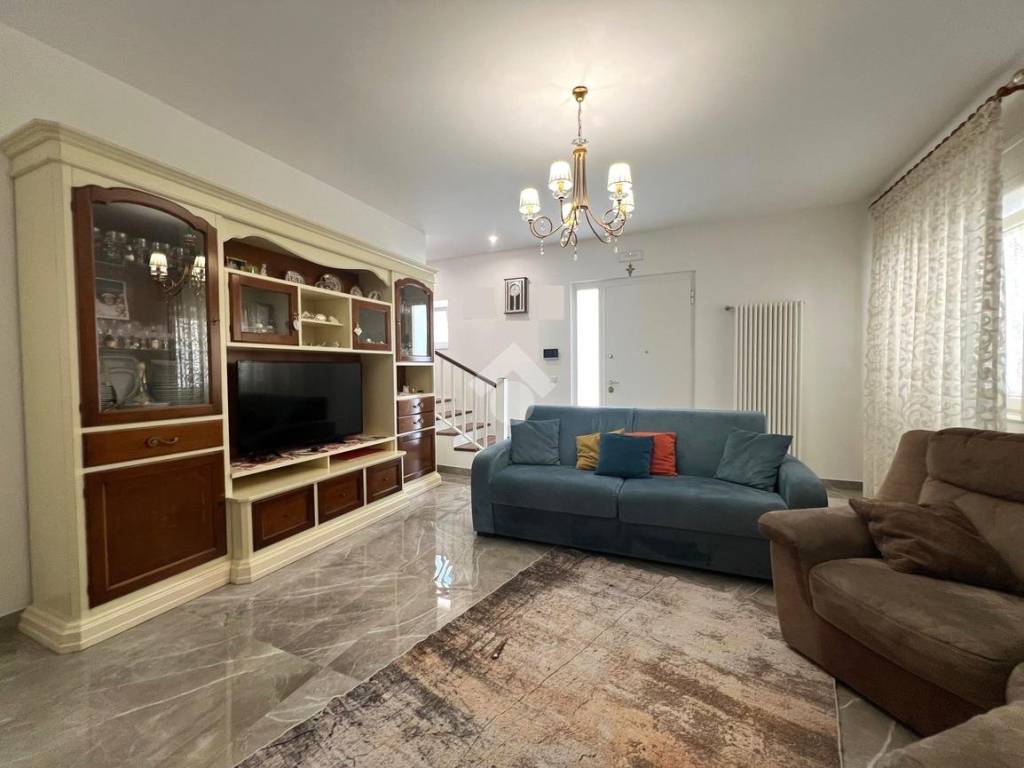 Casa indipendente a Barletta in Via Giambattista Calo' - Foto 5