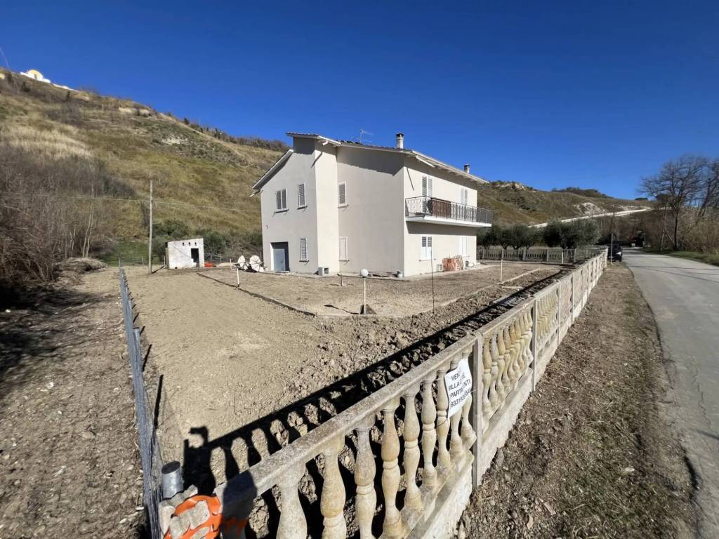 Villa a Castilenti in Contrada Ruote Fino - Foto 2