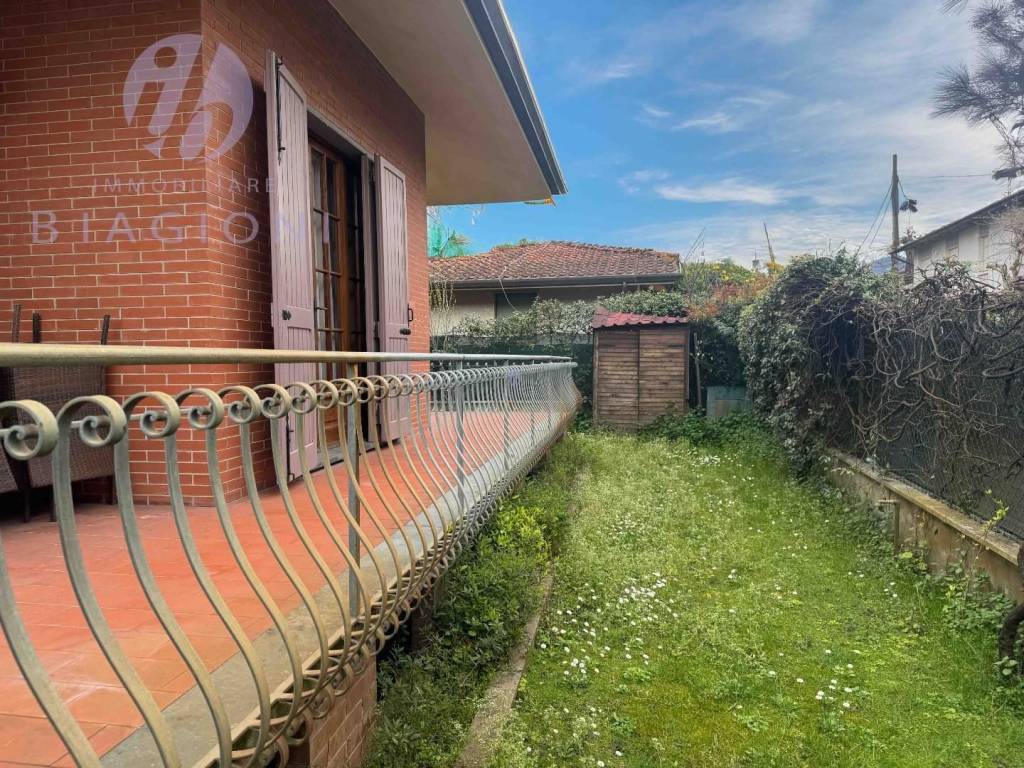 Casa indipendente a Forte dei marmi in Via Trento, 12 - Foto 5